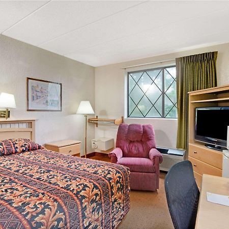 Super 8 By Wyndham Stamford/New York City Area Exteriér fotografie