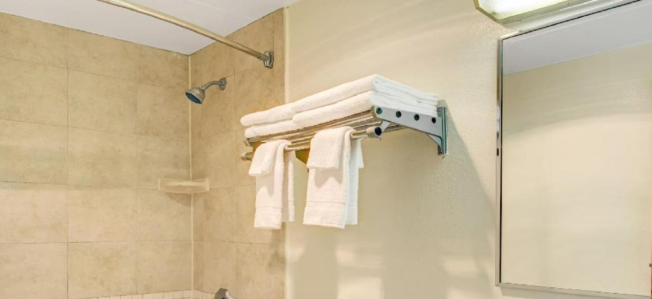 Super 8 By Wyndham Stamford/New York City Area Exteriér fotografie